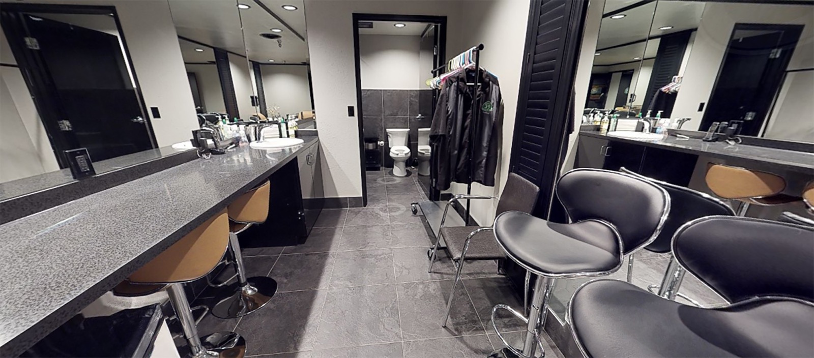 Bridal suite vanity and professional lighting